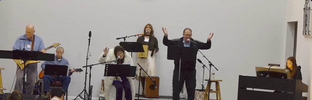 Shepherd of the Hills, 24300 Bear Valley Rd, Tehachapi, CA, 93561 Praise Team Singing